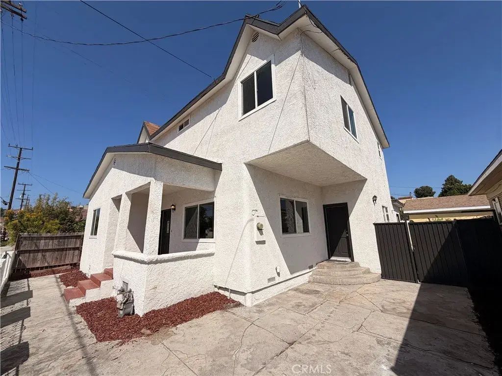 2212 Gates, Los Angeles