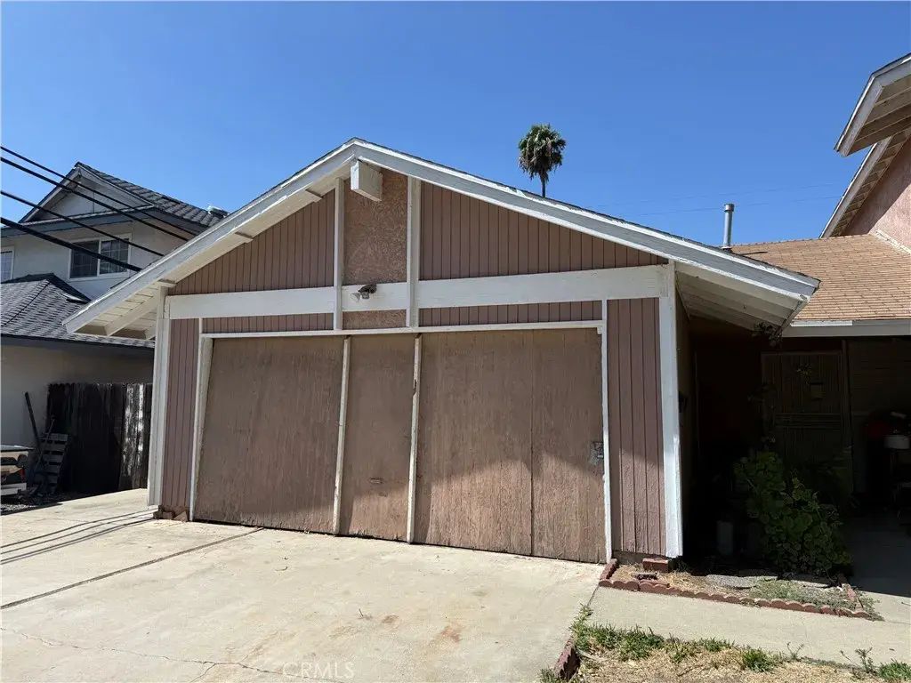 12176 Telephone, Chino