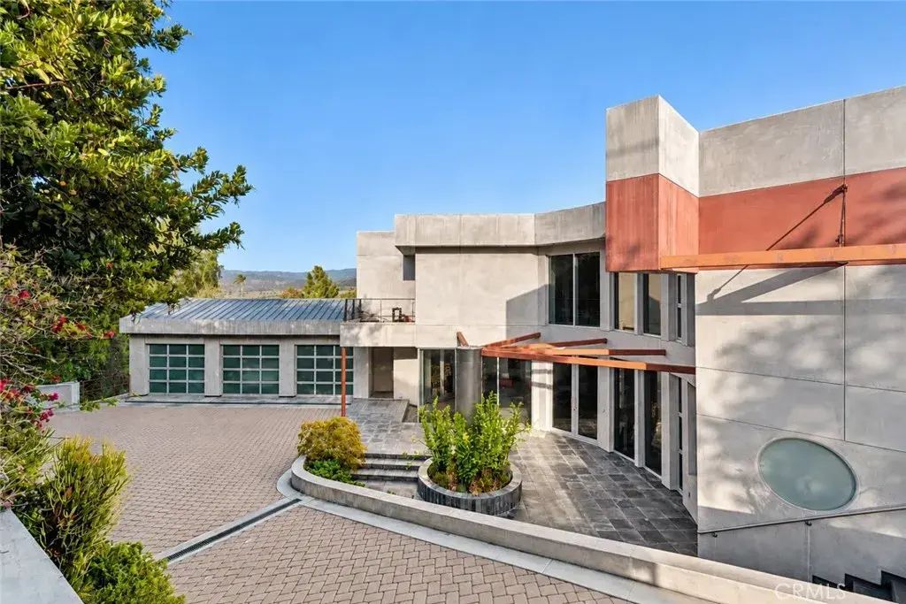 10182 Cowan Heights Drive, North Tustin