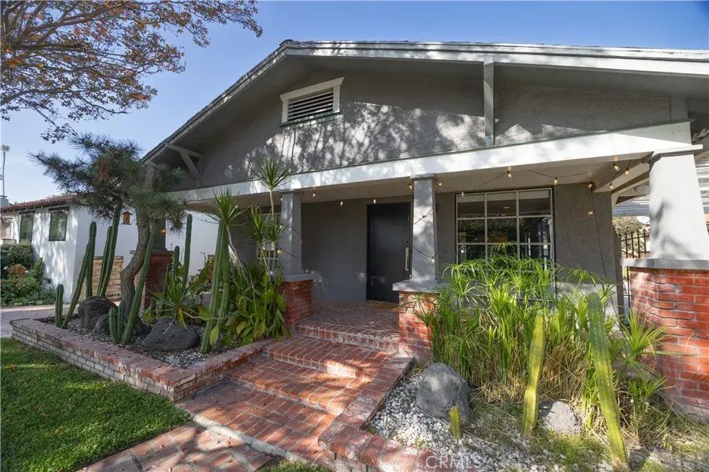 11049 Blix Street, Toluca Lake