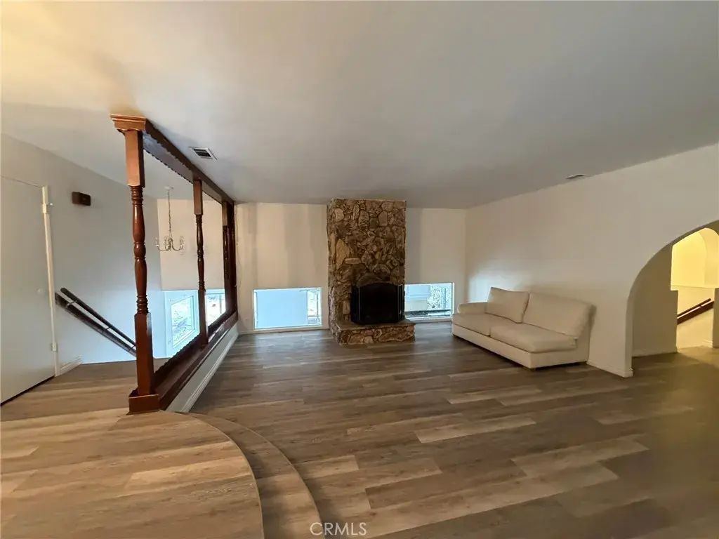 6792 Rolling Hills Drive, Riverside