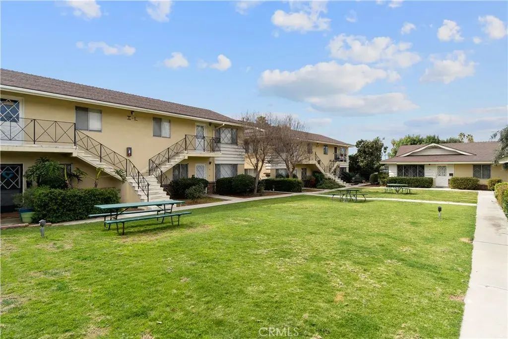 534 Roosevelt Road N, Redlands