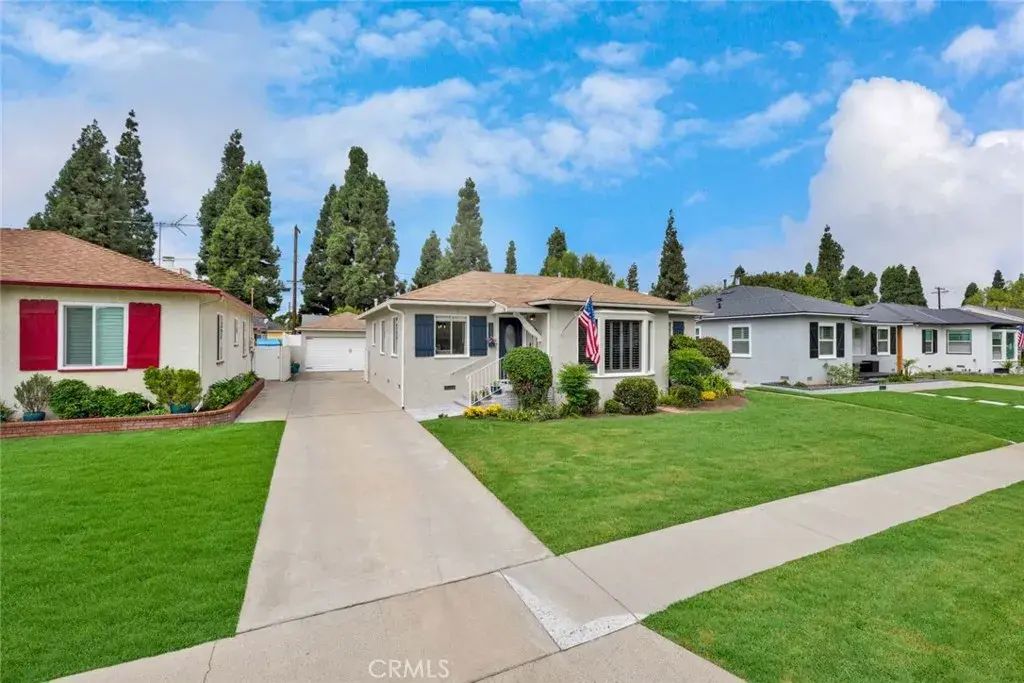 5423 Dunrobin Avenue, Lakewood
