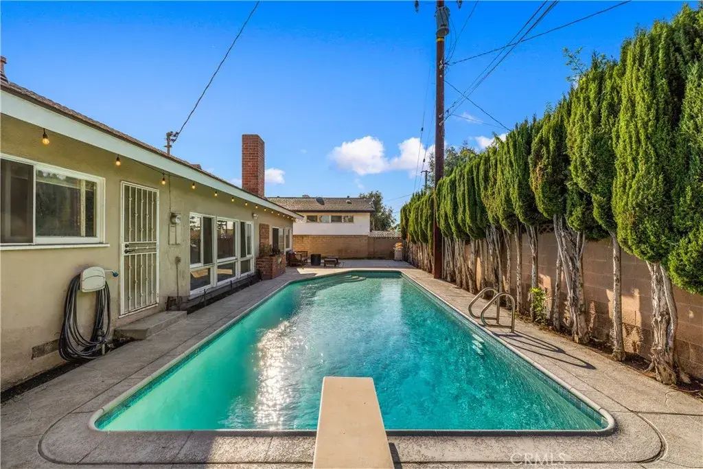 2211 E Romneya Drive, Anaheim