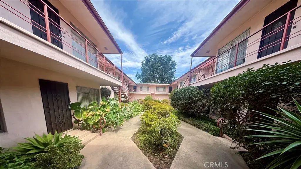 1001 French, Santa Ana