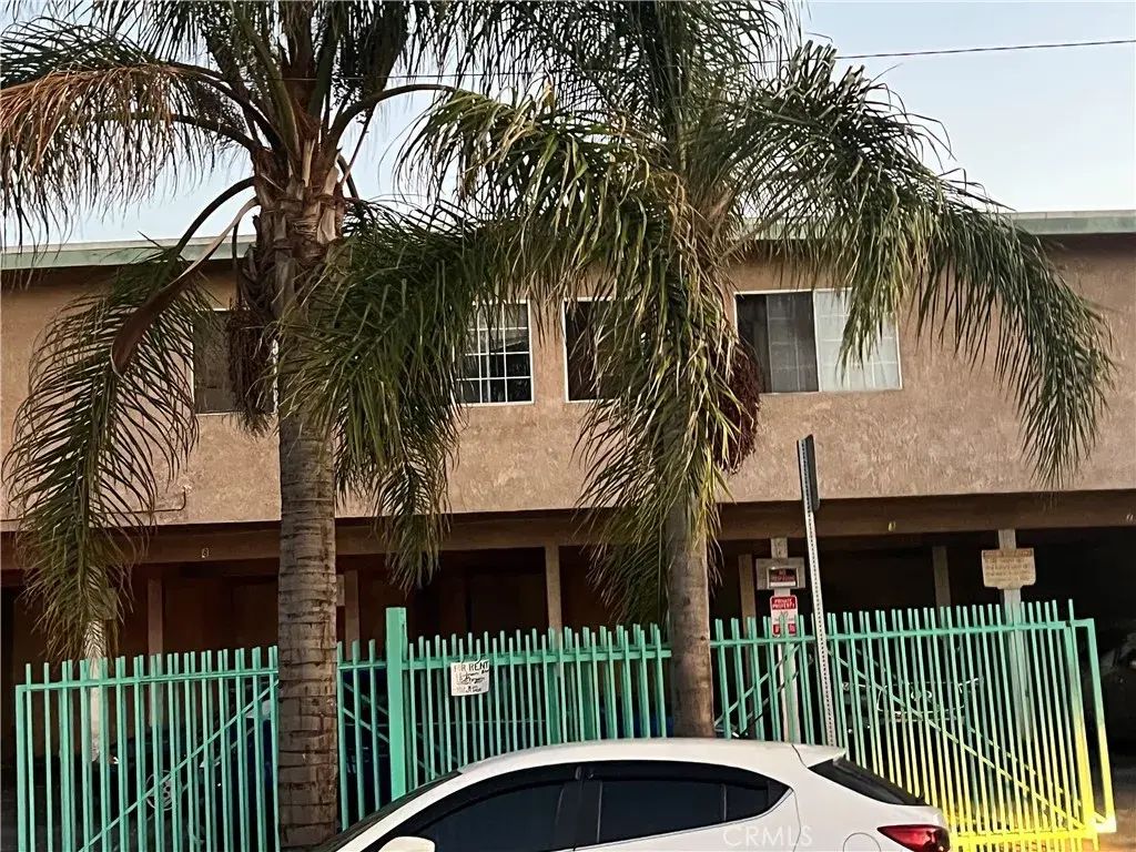 1038-w. 104th Street, Los Angeles