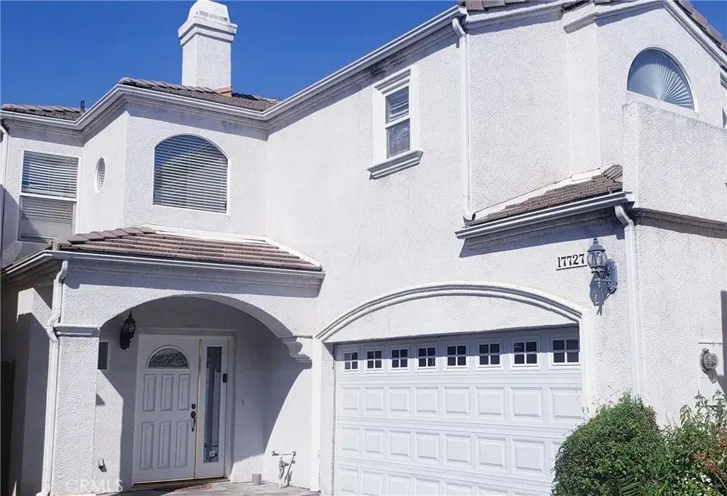 17727 Merridy Street, Northridge