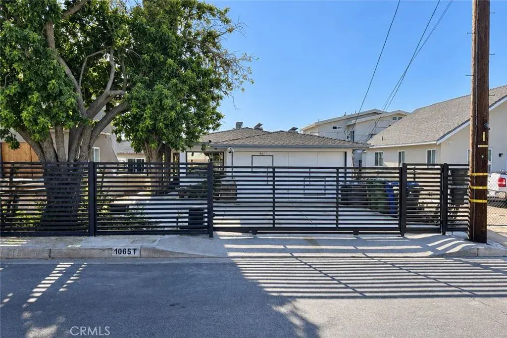 10651 Woodward Ave, Sunland