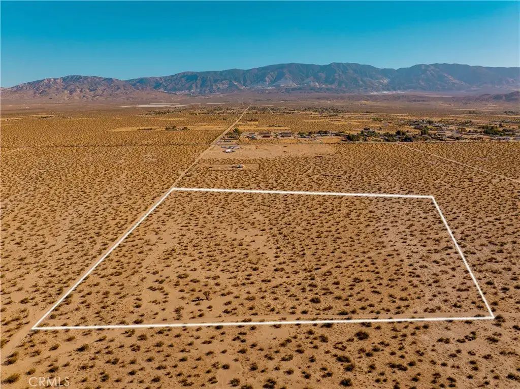 1 Fairlane Rd, Lucerne Valley