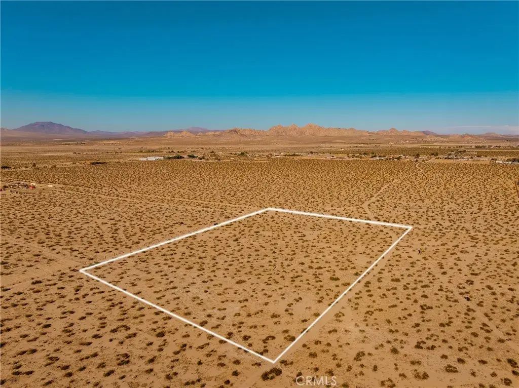 2 Fairlane Rd, Lucerne Valley
