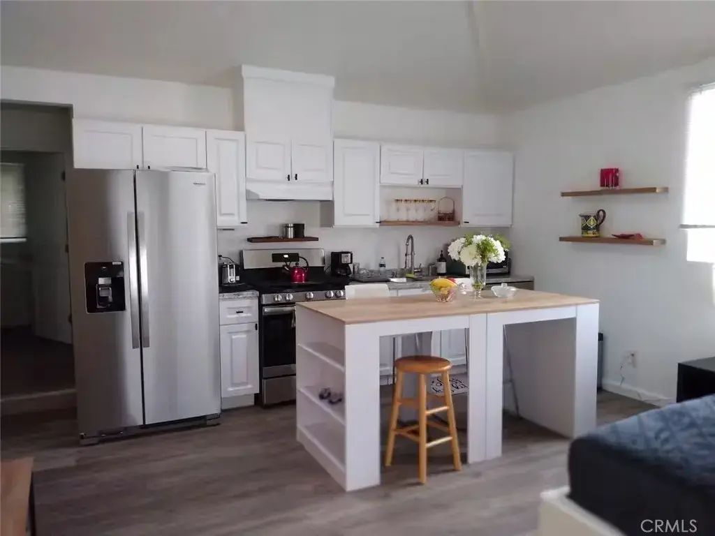 5041 Alhama, Woodland Hills
