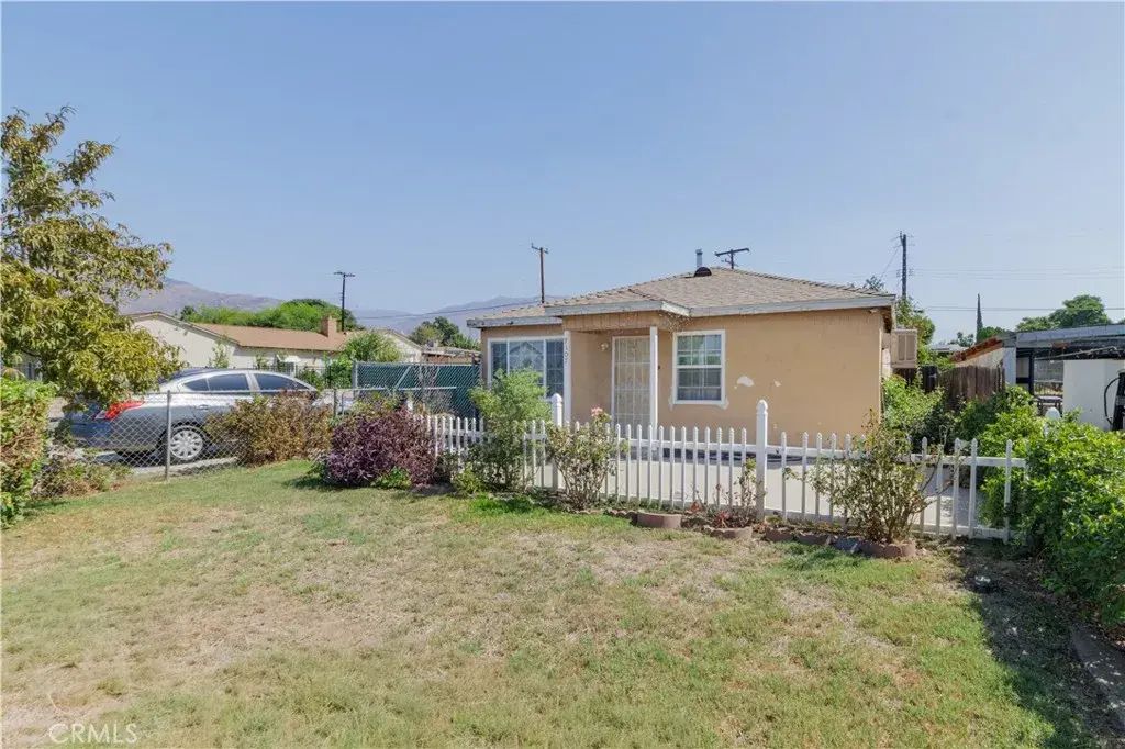 7107 Olive, Highland