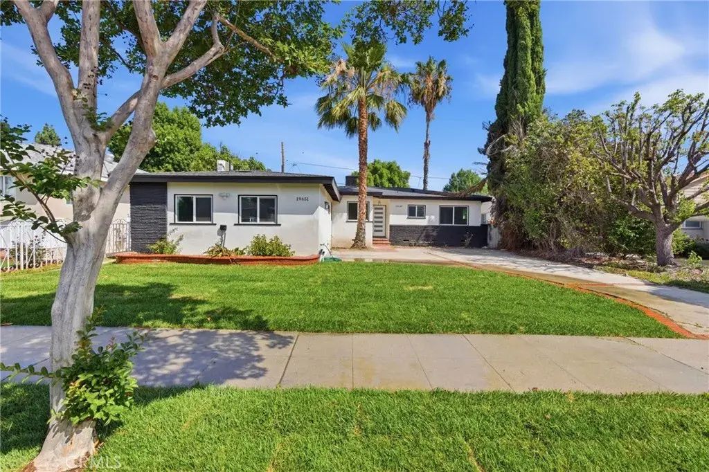 19649 Friar, Tarzana