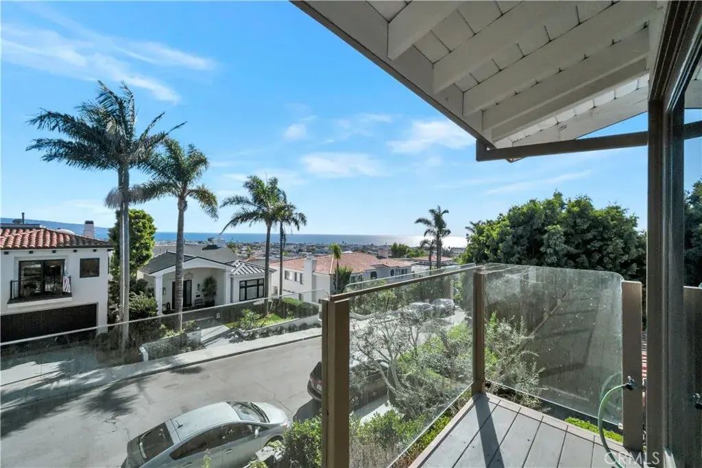 857 6th, Manhattan Beach