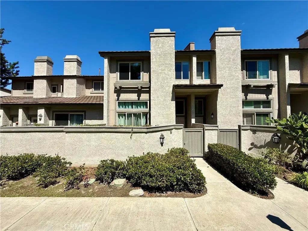 16 Moonlight, Irvine