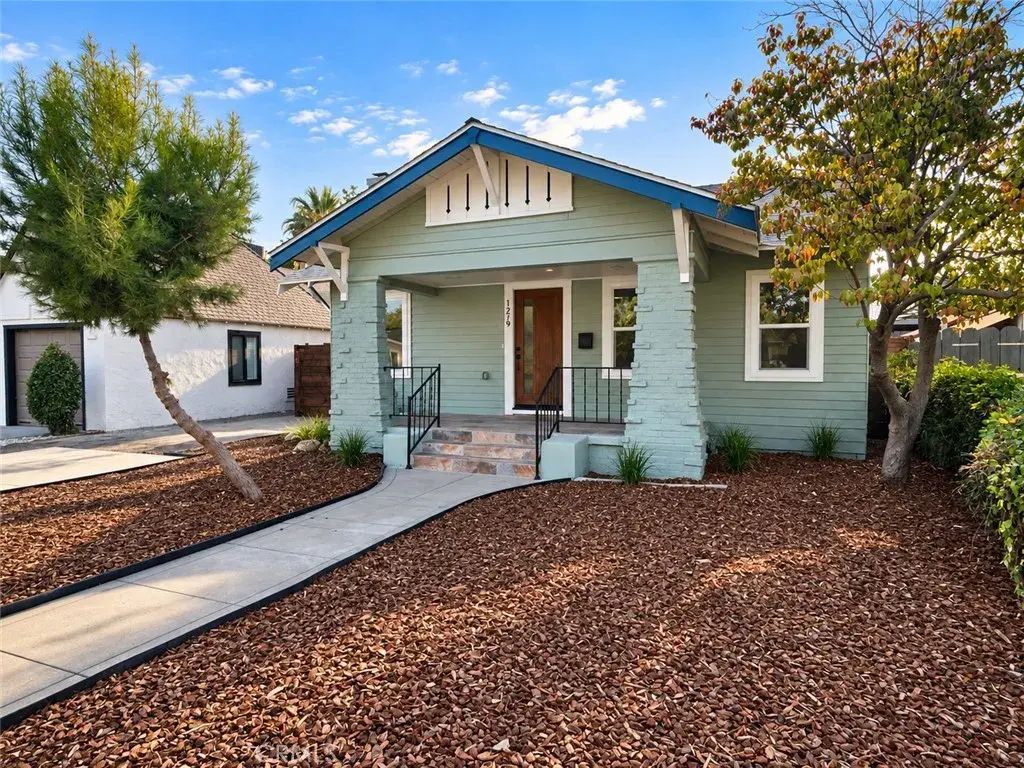 1279 N Roosevelt, Fresno