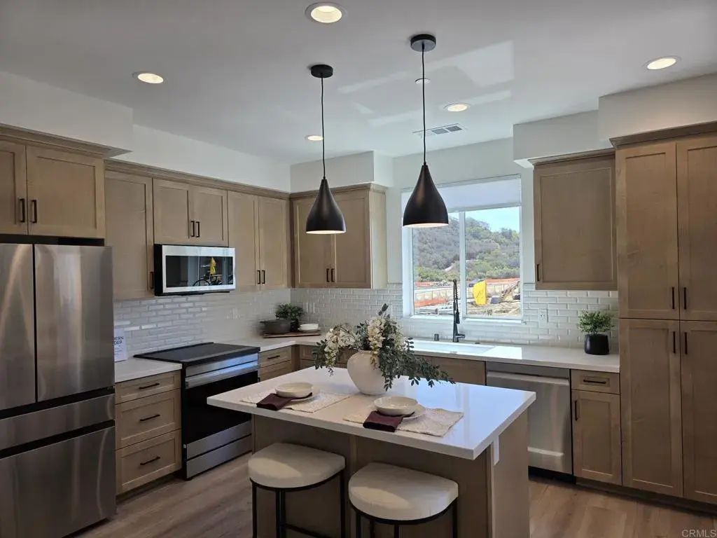 2607 Radiant, Escondido