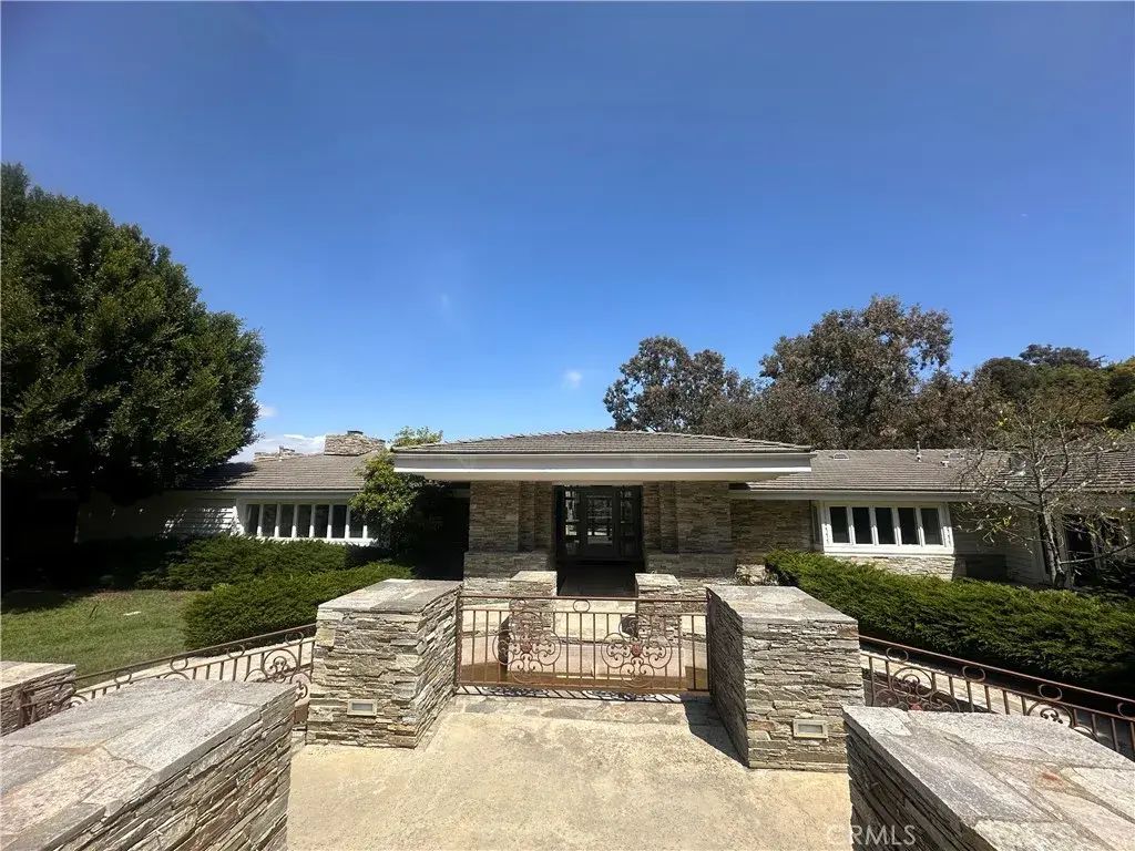 60 Crest Road East, Rolling Hills