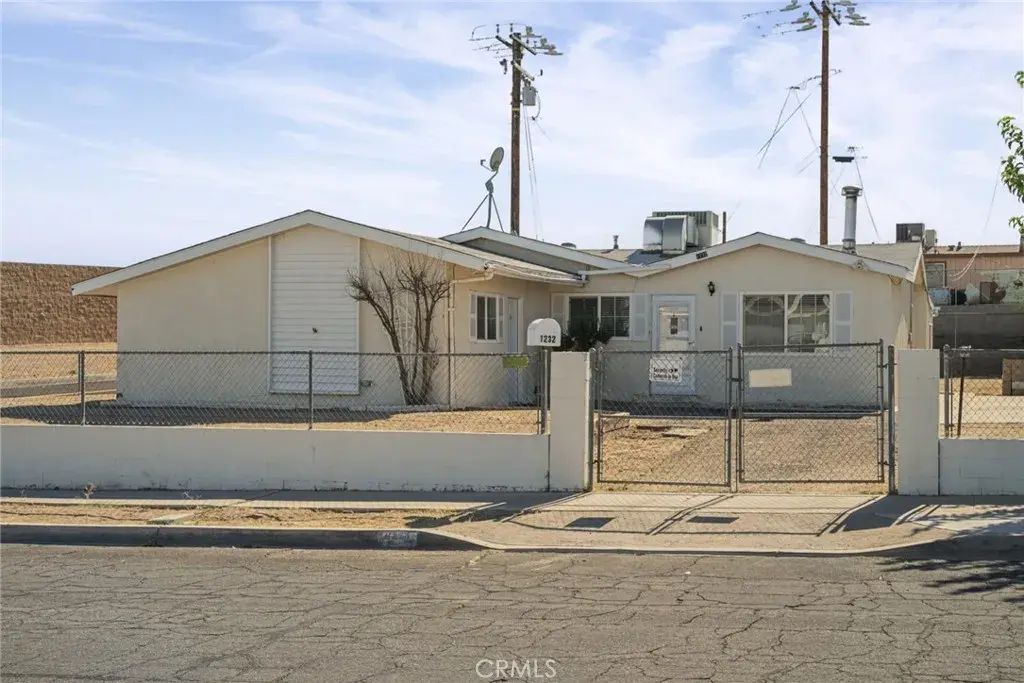 1232 E Elizabeth, Barstow