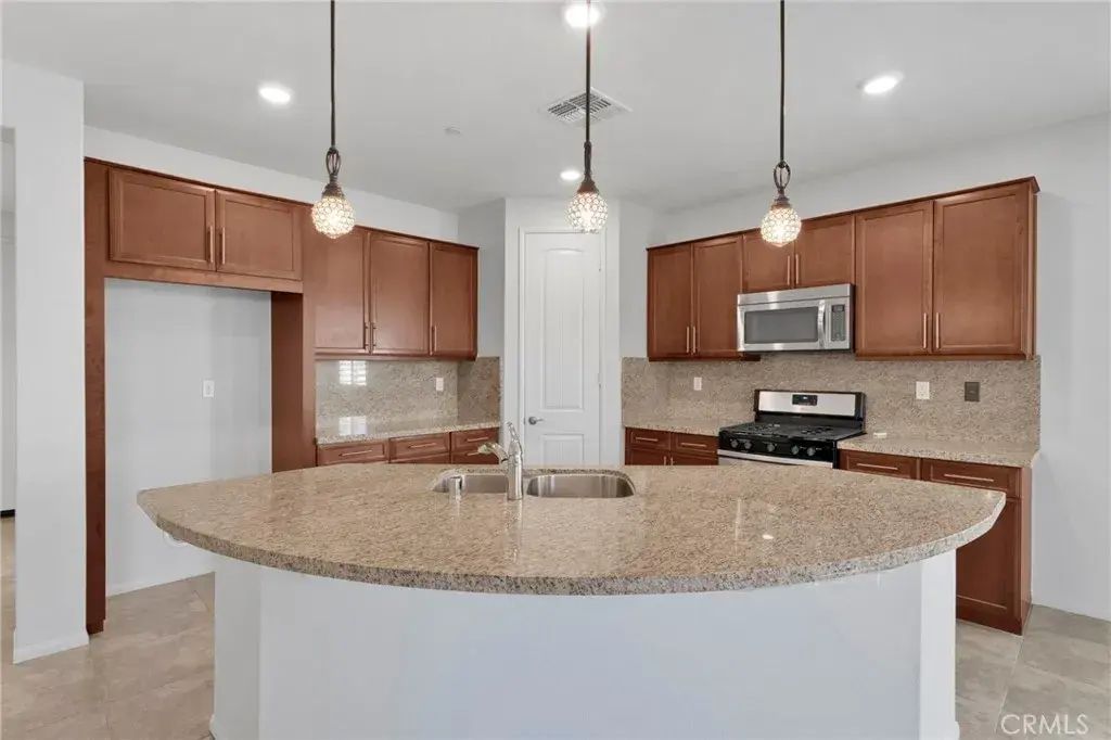 11351 Camden Street, Apple Valley