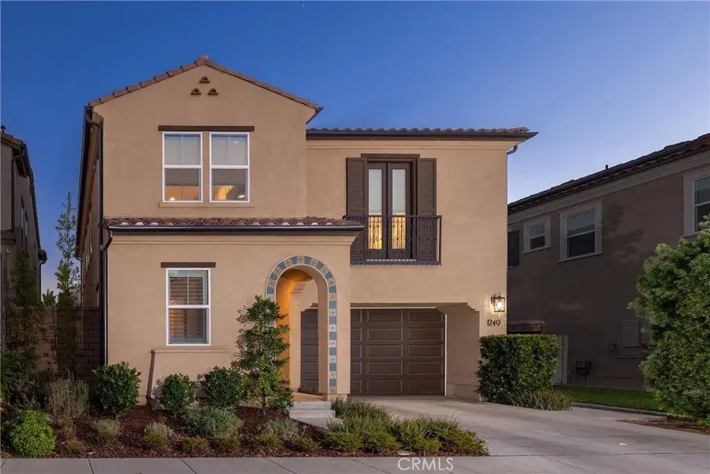1249 E Providence Loop, Placentia