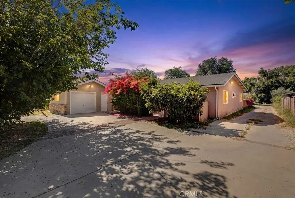 19000 Strathern, Reseda