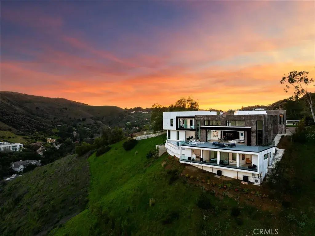 18 Stallion, Bell Canyon
