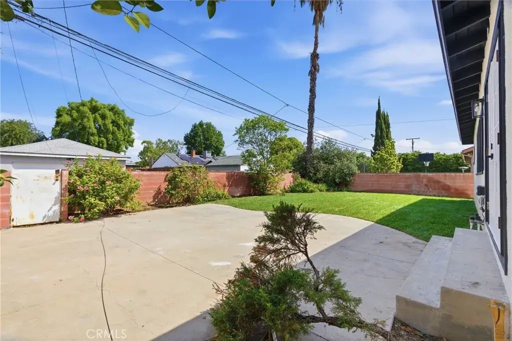 19649 Friar, Tarzana