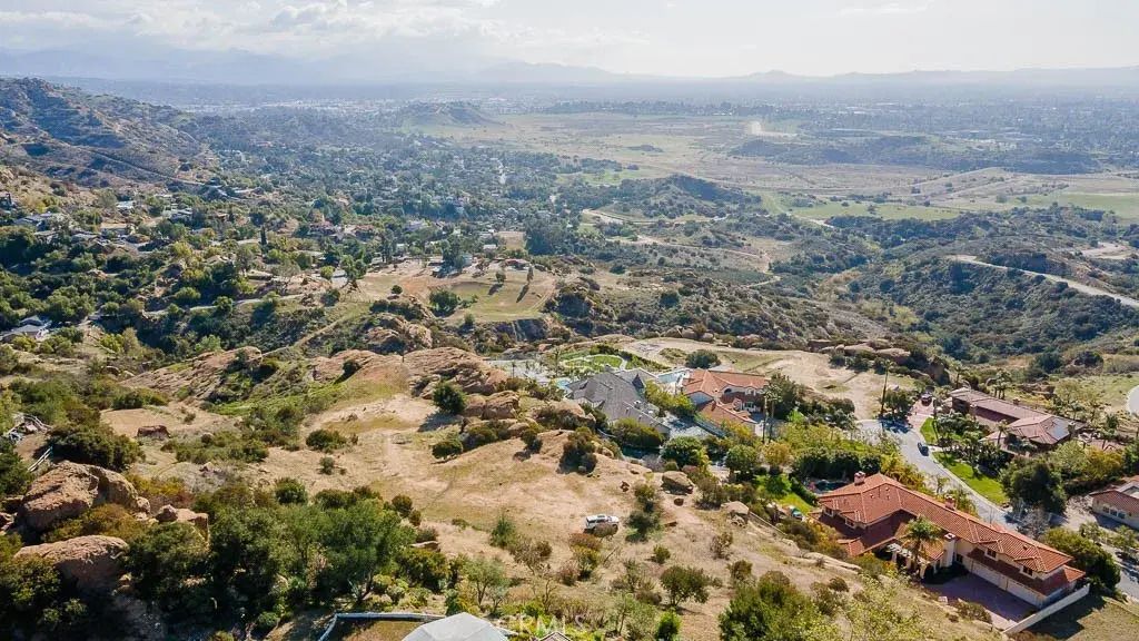 9261 Rocky Mesa, West Hills
