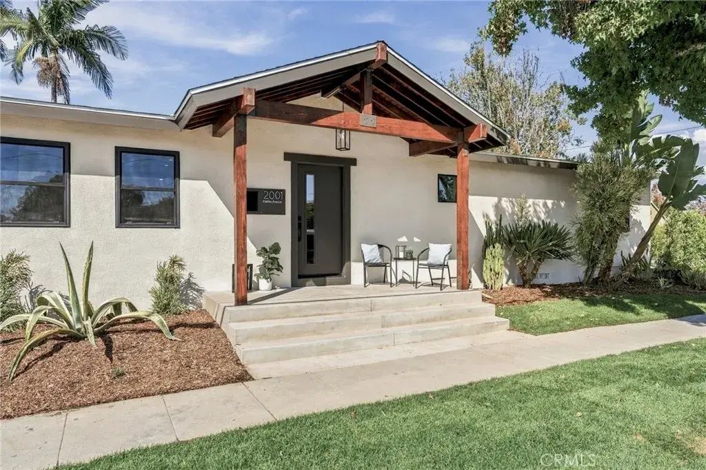 2001 Carfax, Long Beach