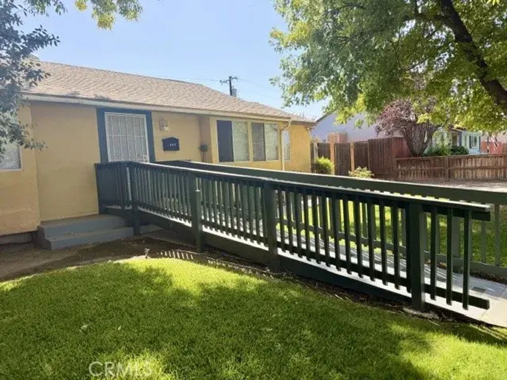 138 E Bellaire Way, Fresno