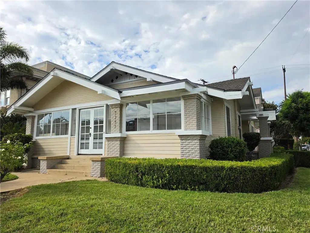3237 E Broadway, Long Beach