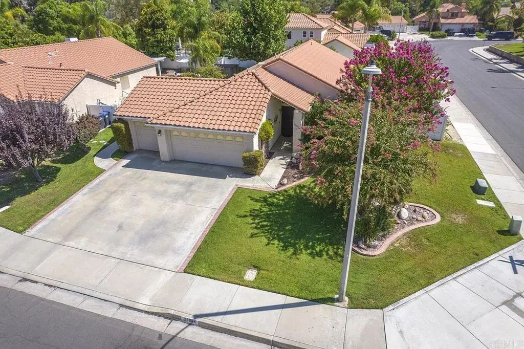 26064 Avenida Hortensia, Hemet