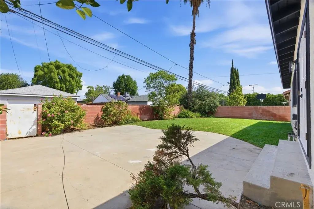 16951 Friar, Tarzana