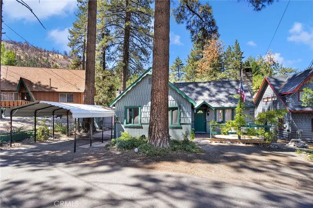 1038 Robin Ln., Wrightwood