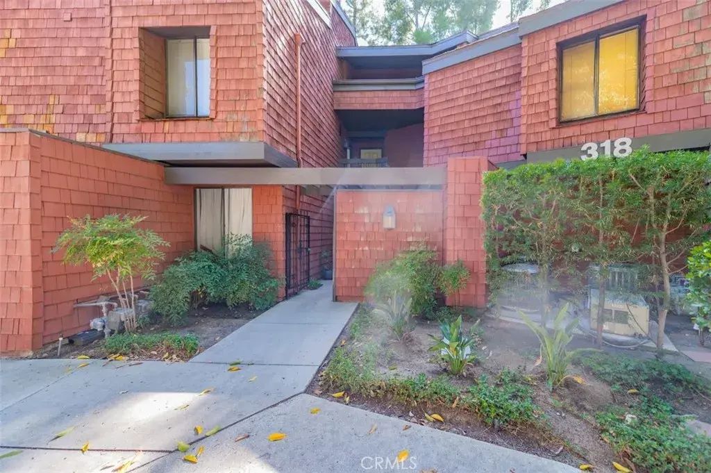 318 S Prospectors 44, Diamond Bar