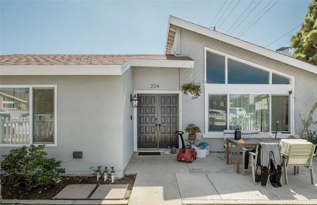 204 Springfield Avenue, Huntington Beach
