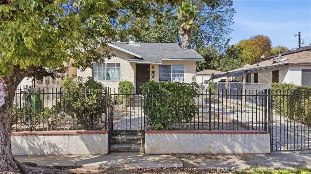 2821 N Hollister Avenue, Los Angeles