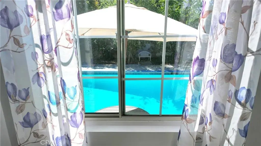 18114 Schoenborn, Northridge