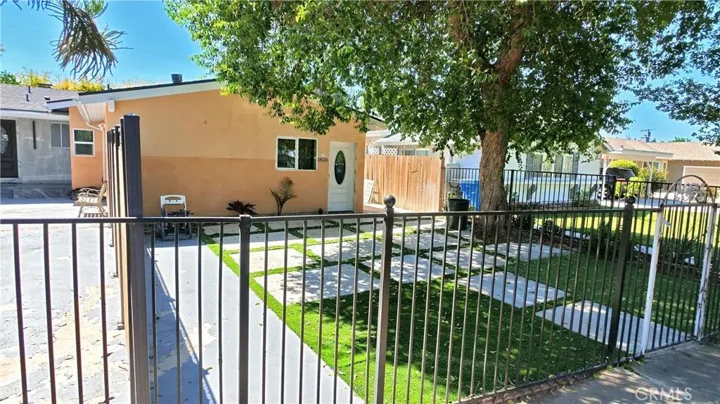 18116 Schoenborn, Northridge