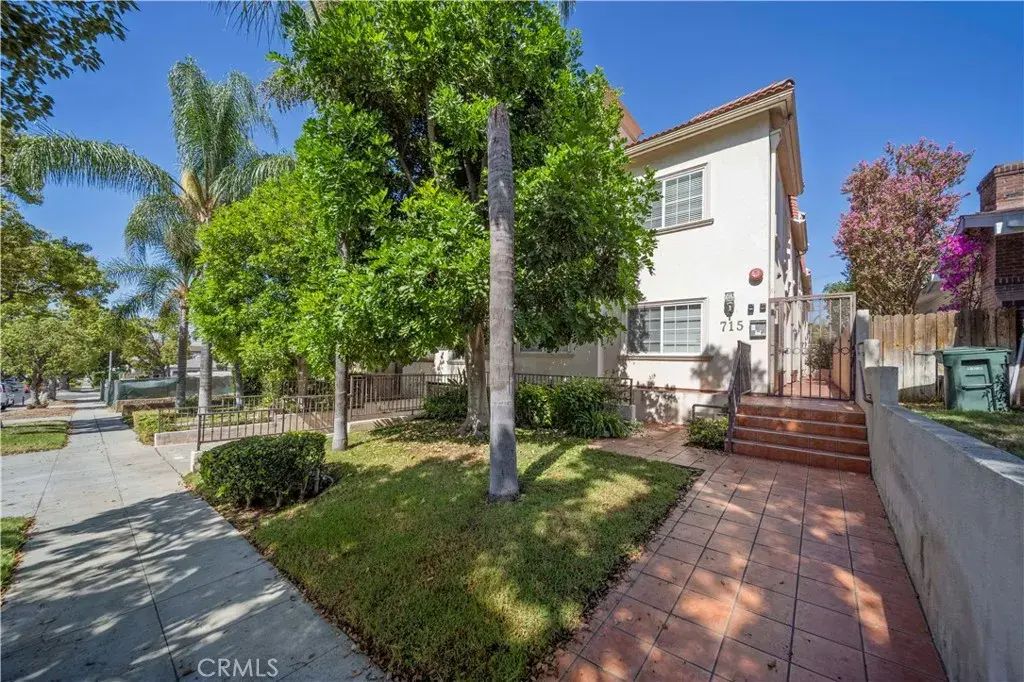715 E Angeleno 104, Burbank