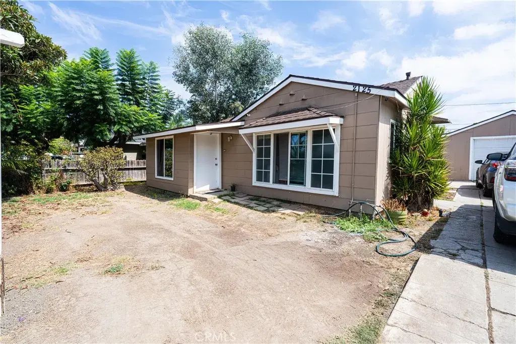 2125 Rousselle, Santa Ana