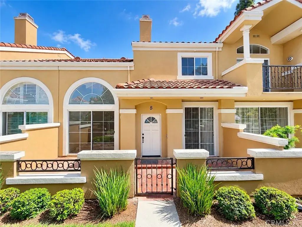 5 Opera, Aliso Viejo