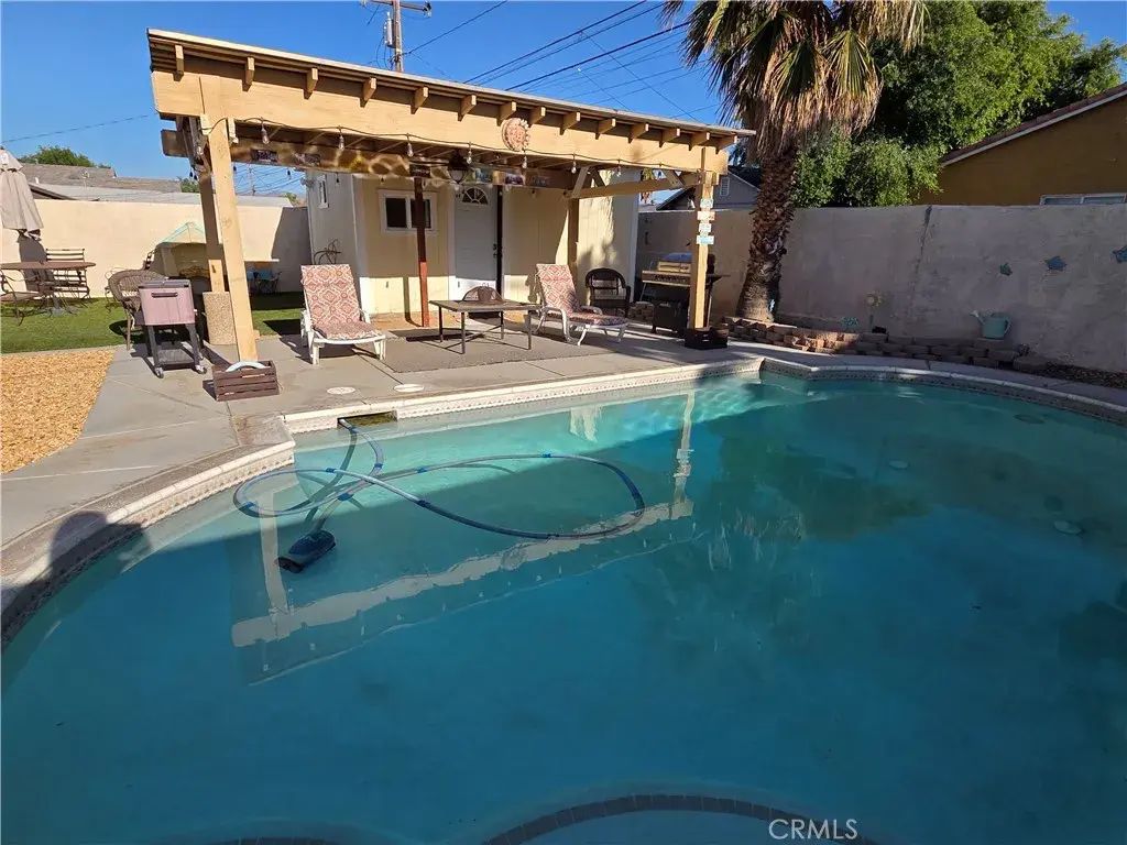 16437 Live Oak, Hesperia