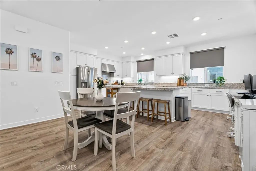 26966 Mosswood, Valencia
