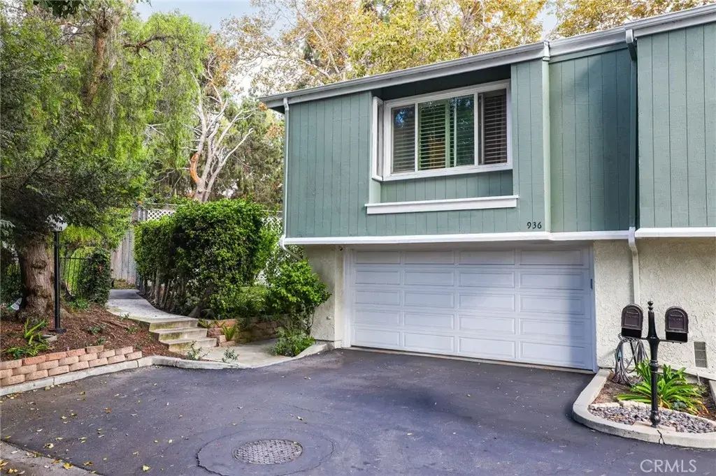 936 Hollow Brook, Costa Mesa