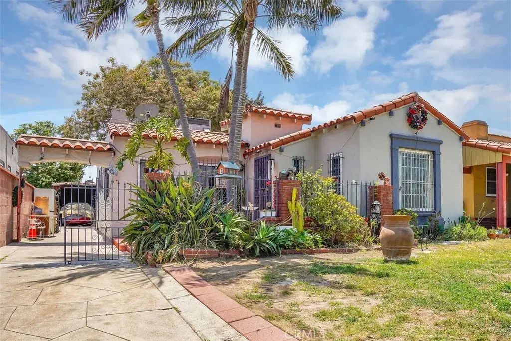 2028 W 84th, Los Angeles