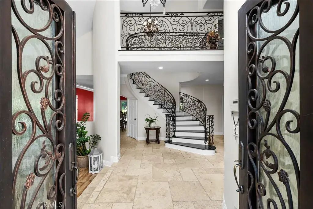 10909 Willowbrae Avenue, Chatsworth