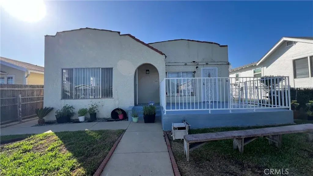 1127 Calzona, Los Angeles