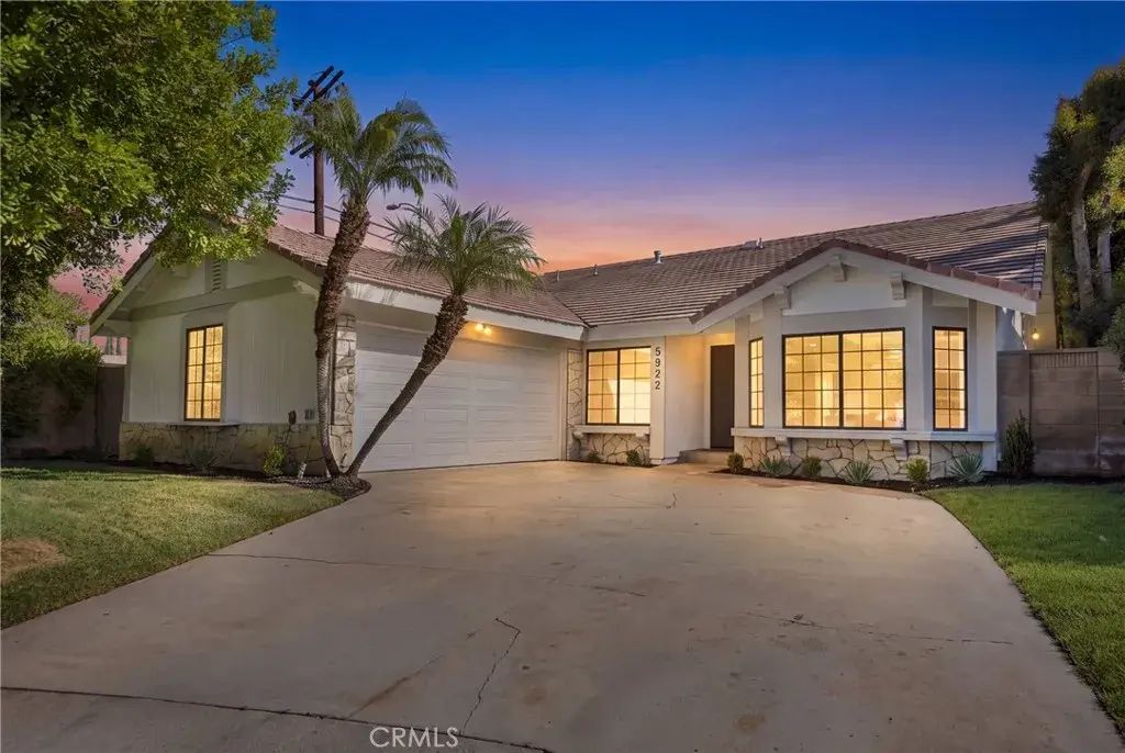 5922 Julian Lane, Tarzana